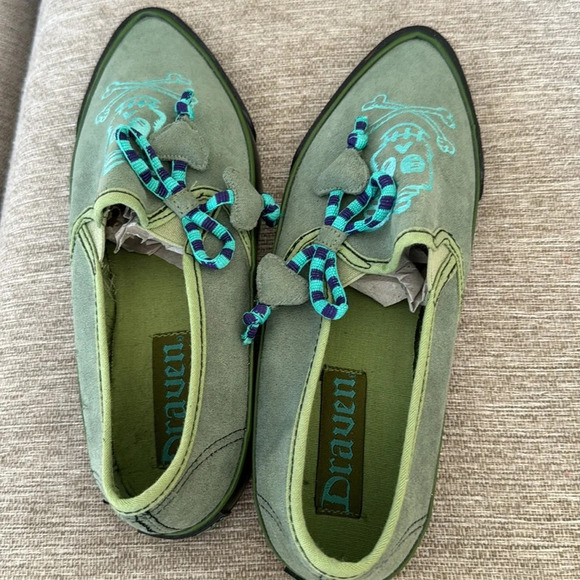 DRAVEN rare green skully pointy toe skater flat canvas shoe womens 7 slip on - Picture 4 of 7